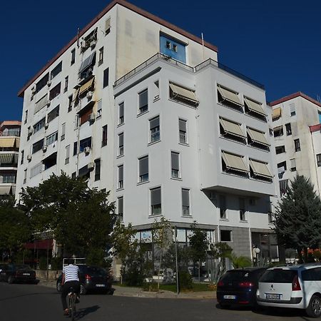 Click Apartments - Tirana Bagian luar foto