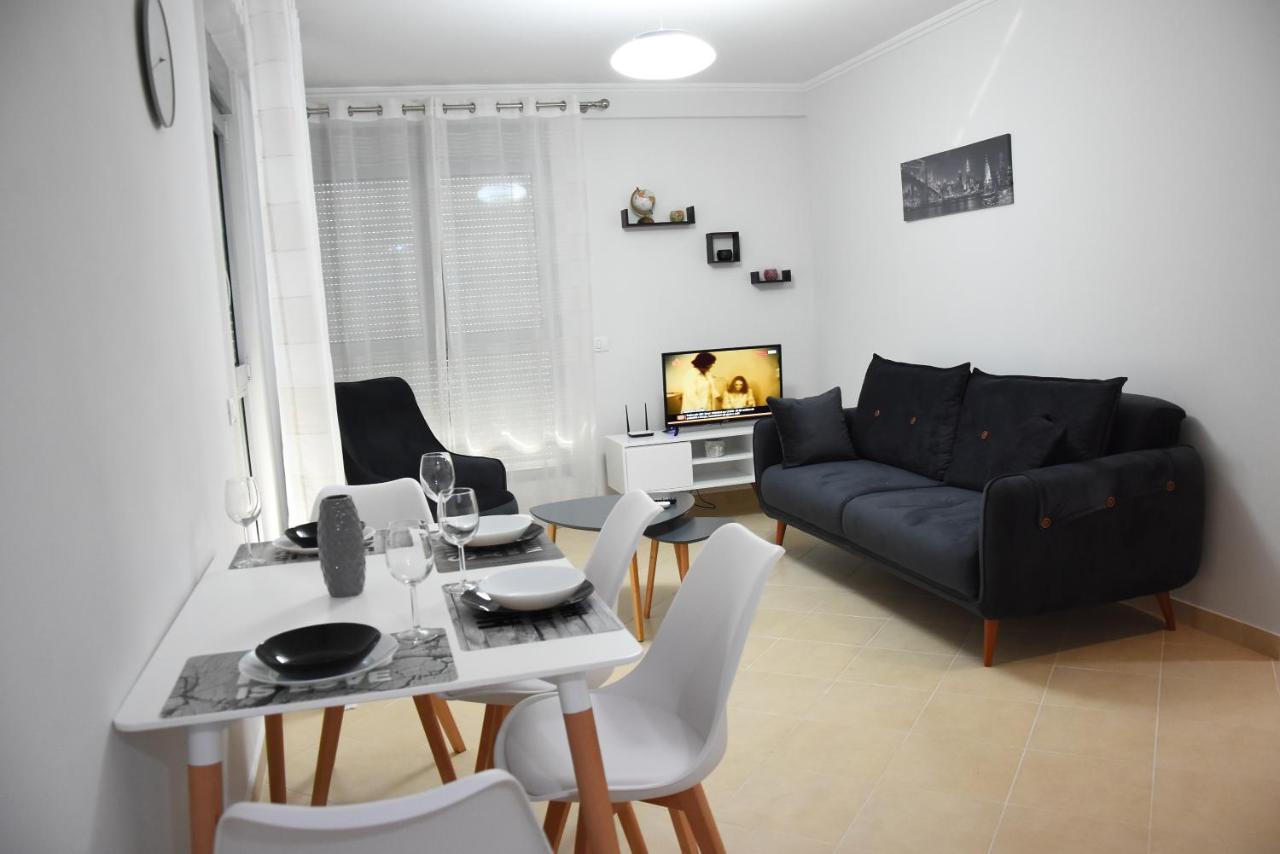 Click Apartments - Tirana Bagian luar foto