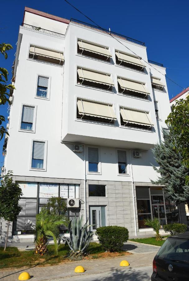 Click Apartments - Tirana Bagian luar foto